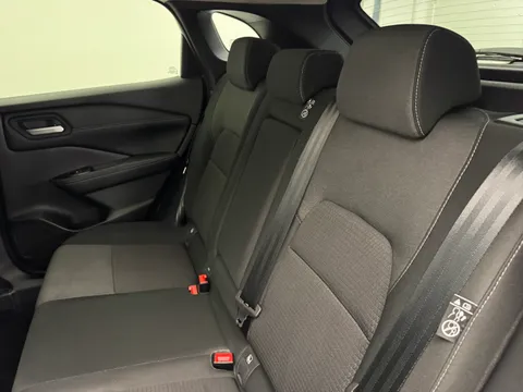 DS72PXT Nissan Qashqai 1.3 DiG-T MH N-Connecta 5dr Thumbnail #12