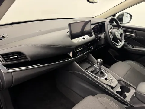 DS72PXT Nissan Qashqai 1.3 DiG-T MH N-Connecta 5dr Thumbnail #14