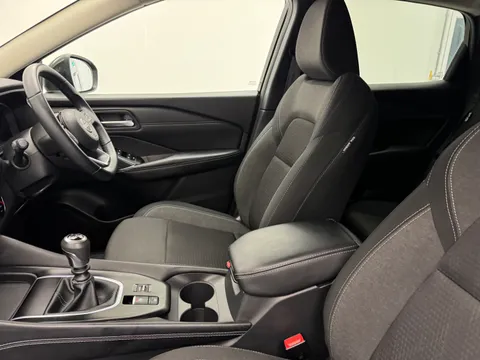 DS72PXT Nissan Qashqai 1.3 DiG-T MH N-Connecta 5dr Thumbnail #15