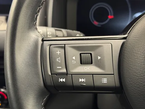 DS72PXT Nissan Qashqai 1.3 DiG-T MH N-Connecta 5dr Thumbnail #22