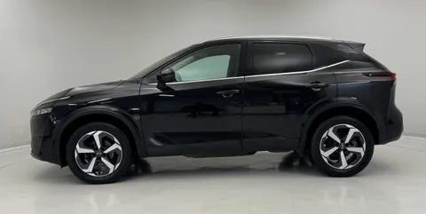 YC72VFH Nissan Qashqai 1.3 DiG-T MH N-Connecta [Glass Roof] 5dr Thumbnail #5