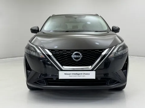 YC72VFH Nissan Qashqai 1.3 DiG-T MH N-Connecta [Glass Roof] 5dr Thumbnail #3