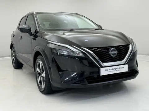 YC72VFH Nissan Qashqai 1.3 DiG-T MH N-Connecta [Glass Roof] 5dr Thumbnail #2