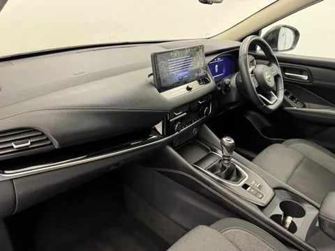 YC72VFH Nissan Qashqai 1.3 DiG-T MH N-Connecta [Glass Roof] 5dr Thumbnail #13