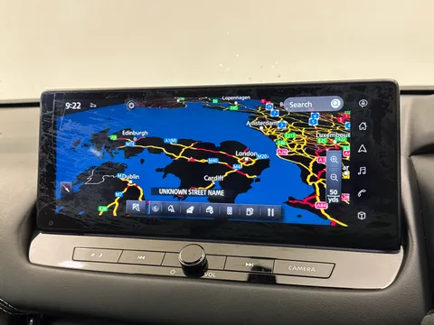 YC72VFH Nissan Qashqai 1.3 DiG-T MH N-Connecta [Glass Roof] 5dr Thumbnail #25