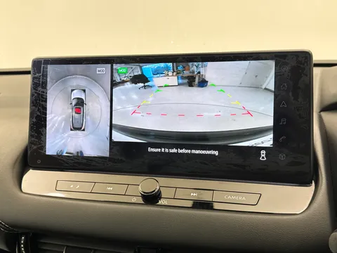 YC72VFH Nissan Qashqai 1.3 DiG-T MH N-Connecta [Glass Roof] 5dr Thumbnail #26