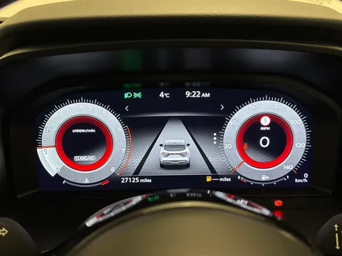 YC72VFH Nissan Qashqai 1.3 DiG-T MH N-Connecta [Glass Roof] 5dr Thumbnail #28