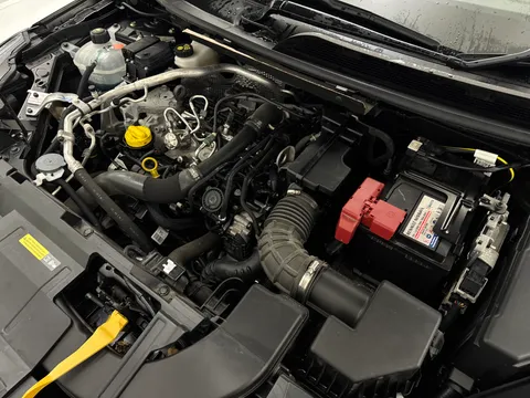 YC72VFH Nissan Qashqai 1.3 DiG-T MH N-Connecta [Glass Roof] 5dr Thumbnail #29