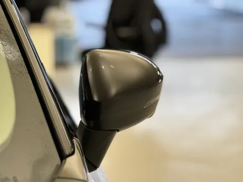 YC72VFH Nissan Qashqai 1.3 DiG-T MH N-Connecta [Glass Roof] 5dr Thumbnail #31