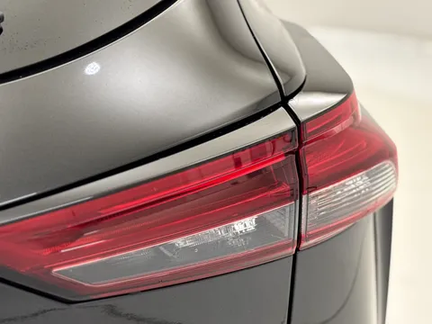 YC72VFH Nissan Qashqai 1.3 DiG-T MH N-Connecta [Glass Roof] 5dr Thumbnail #33