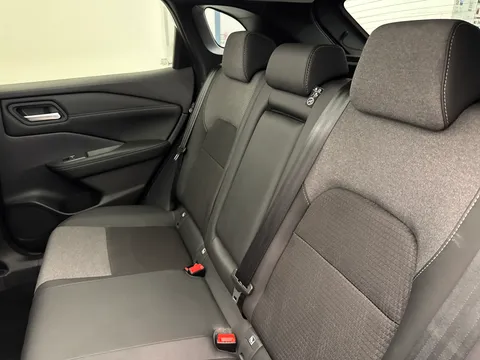 DL25XKT Nissan Qashqai 1.3 DiG-T MH N-Connecta 5dr Thumbnail #12