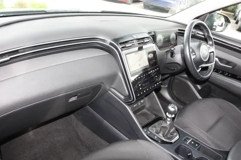 ET21ZZG Hyundai Tucson 1.6 TGDi Premium 5dr 2WD Thumbnail #9