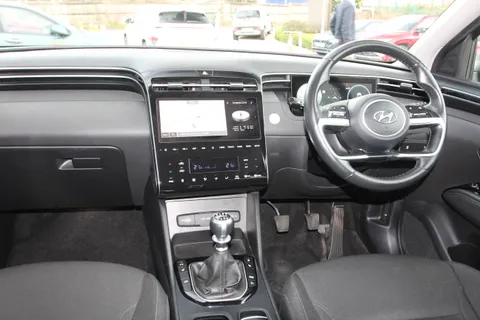 ET21ZZG Hyundai Tucson 1.6 TGDi Premium 5dr 2WD Thumbnail #12