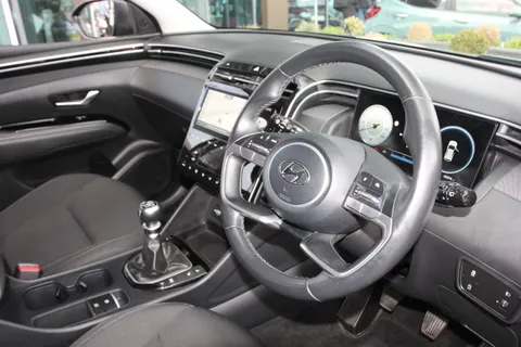 ET21ZZG Hyundai Tucson 1.6 TGDi Premium 5dr 2WD Thumbnail #15