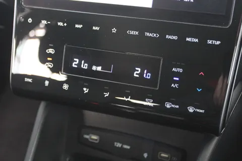 ET21ZZG Hyundai Tucson 1.6 TGDi Premium 5dr 2WD Thumbnail #27