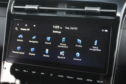 ET21ZZG Hyundai Tucson 1.6 TGDi Premium 5dr 2WD Thumbnail #30