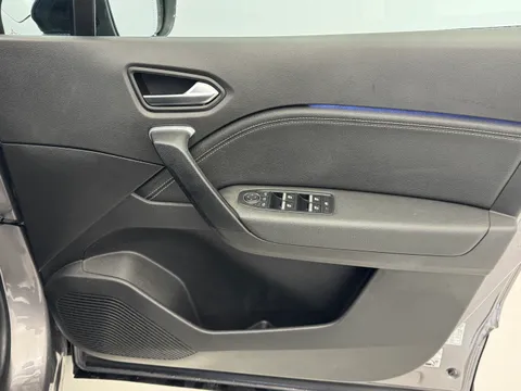 DY73NPC Renault Captur 1.6 E-Tech full hybrid 145 Techno 5dr Auto Thumbnail #18