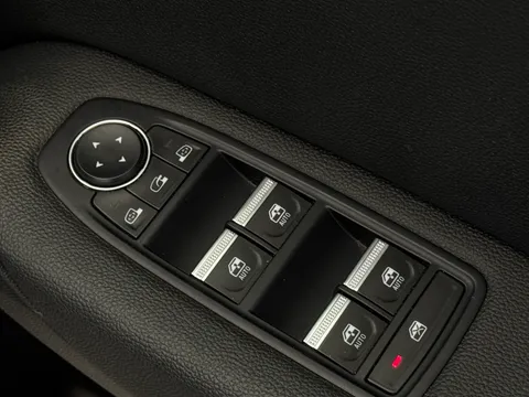 DY73NPC Renault Captur 1.6 E-Tech full hybrid 145 Techno 5dr Auto Thumbnail #19