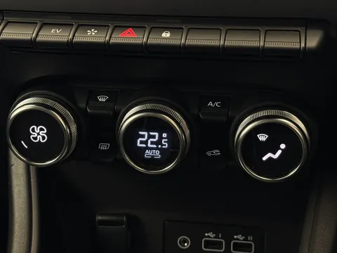 DY73NPC Renault Captur 1.6 E-Tech full hybrid 145 Techno 5dr Auto Thumbnail #27