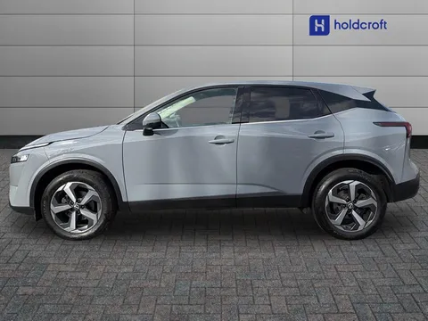 DN72XUD Nissan Qashqai 1.3 DiG-T MH 158 N-Connecta 5dr Xtronic Thumbnail #5