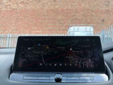 DN72XUD Nissan Qashqai 1.3 DiG-T MH 158 N-Connecta 5dr Xtronic Thumbnail #13