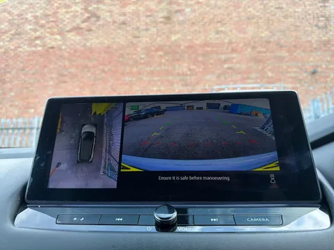 DN72XUD Nissan Qashqai 1.3 DiG-T MH 158 N-Connecta 5dr Xtronic Thumbnail #14