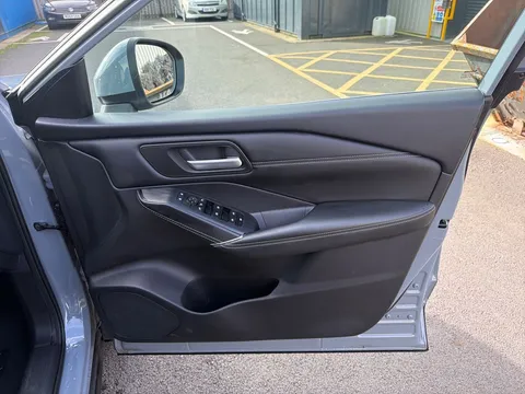 DN72XUD Nissan Qashqai 1.3 DiG-T MH 158 N-Connecta 5dr Xtronic Thumbnail #17