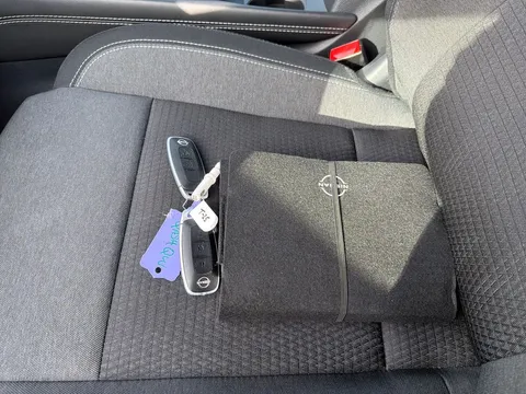 DN72XUD Nissan Qashqai 1.3 DiG-T MH 158 N-Connecta 5dr Xtronic Thumbnail #20