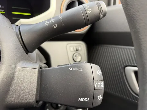 NA74XKV Dacia Spring 27kWh Extreme 65 48kW 5dr Auto Thumbnail #16