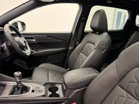 OW74DHV Nissan Qashqai 1.3 DiG-T MH Tekna 5dr Thumbnail #15