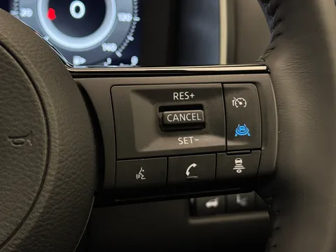 OW74DHV Nissan Qashqai 1.3 DiG-T MH Tekna 5dr Thumbnail #25