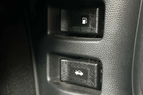 LL22HXV Honda Hr-V 1.5 eHEV Elegance 5dr CVT Thumbnail #25