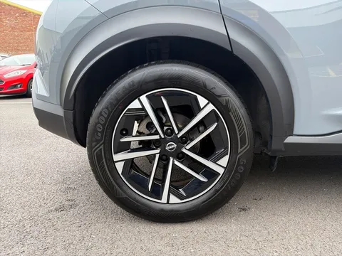 OW74ZKZ Nissan Juke 1.6 Hybrid N-Connecta 5dr Auto Thumbnail #9