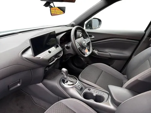 OW74ZKZ Nissan Juke 1.6 Hybrid N-Connecta 5dr Auto Thumbnail #11