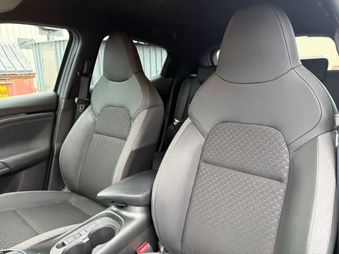 OW74ZKZ Nissan Juke 1.6 Hybrid N-Connecta 5dr Auto Thumbnail #17