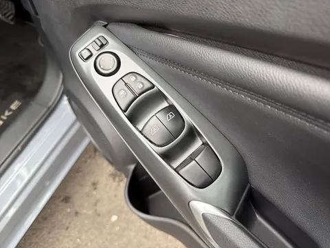 OW74ZKZ Nissan Juke 1.6 Hybrid N-Connecta 5dr Auto Thumbnail #22