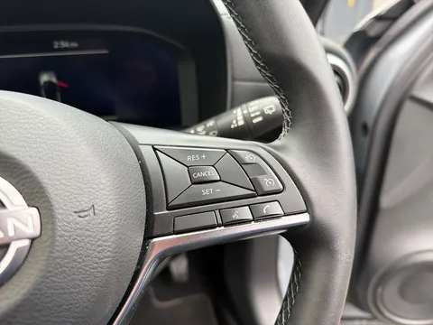 OW74ZKZ Nissan Juke 1.6 Hybrid N-Connecta 5dr Auto Thumbnail #23