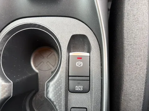 OW74ZKZ Nissan Juke 1.6 Hybrid N-Connecta 5dr Auto Thumbnail #25