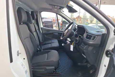 DL75WDJ Renault Trafic LL30 Blue dCi 130 Advance [Safety] Van Thumbnail #3