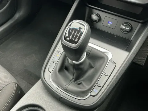 18 of 40 for Hyundai Kona 1.0 TGDi 48V MHEV SE Connect 5dr - ZERO DEPOSIT FINANCE & CASHBACK AVAILABLE