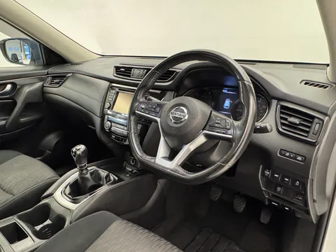 DC21GKE Nissan X-Trail 1.7 dCi N-Connecta 5dr [7 Seat] Thumbnail #3