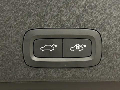 NL73XJN Volvo XC40 2.0 B3P Plus Dark 5dr Auto Thumbnail #29