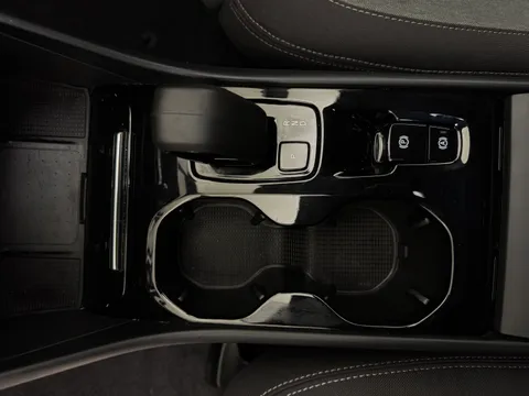 NL73XJN Volvo XC40 2.0 B3P Plus Dark 5dr Auto Thumbnail #15