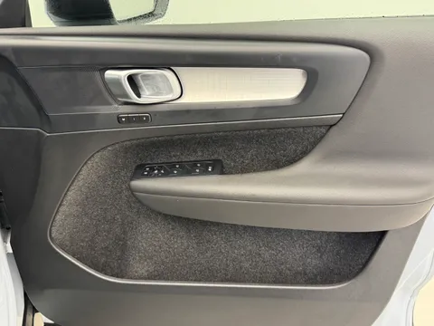 NL73XJN Volvo XC40 2.0 B3P Plus Dark 5dr Auto Thumbnail #18