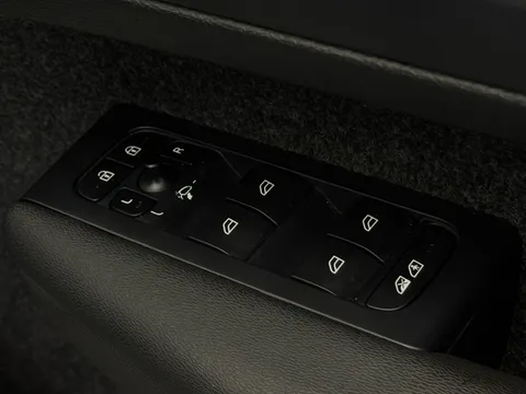 NL73XJN Volvo XC40 2.0 B3P Plus Dark 5dr Auto Thumbnail #19