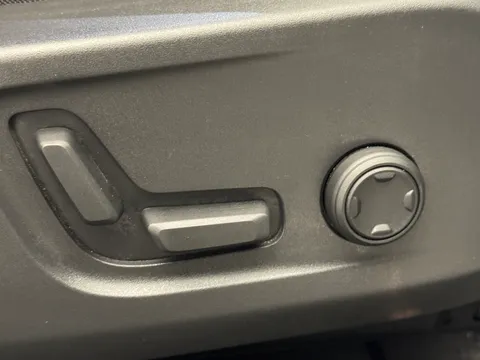 NL73XJN Volvo XC40 2.0 B3P Plus Dark 5dr Auto Thumbnail #21