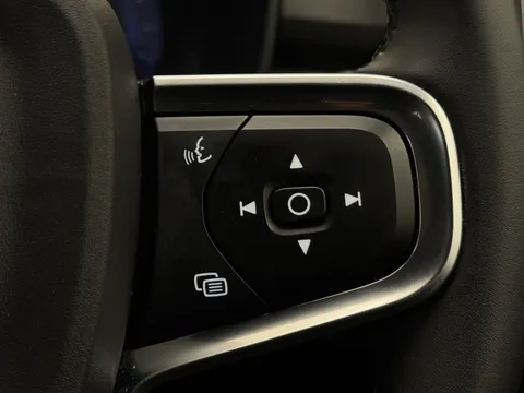 NL73XJN Volvo XC40 2.0 B3P Plus Dark 5dr Auto Thumbnail #24