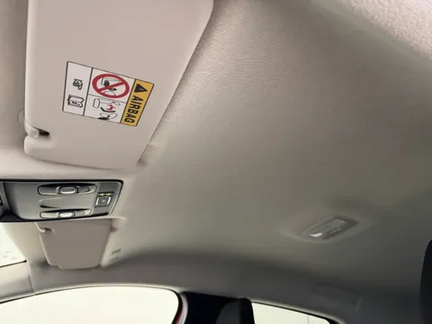 DV22JZD Renault Captur 1.0 TCE 90 Iconic Edition 5dr Thumbnail #14