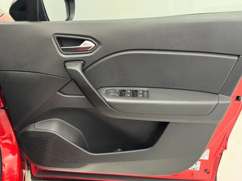 DV22JZD Renault Captur 1.0 TCE 90 Iconic Edition 5dr Thumbnail #18