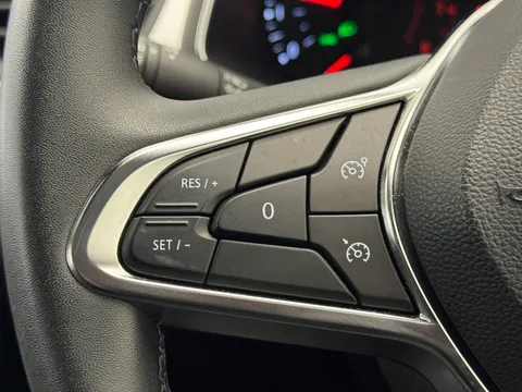 DV22JZD Renault Captur 1.0 TCE 90 Iconic Edition 5dr Thumbnail #21